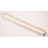 PEARL NECKLACE with floral clasp, 46.