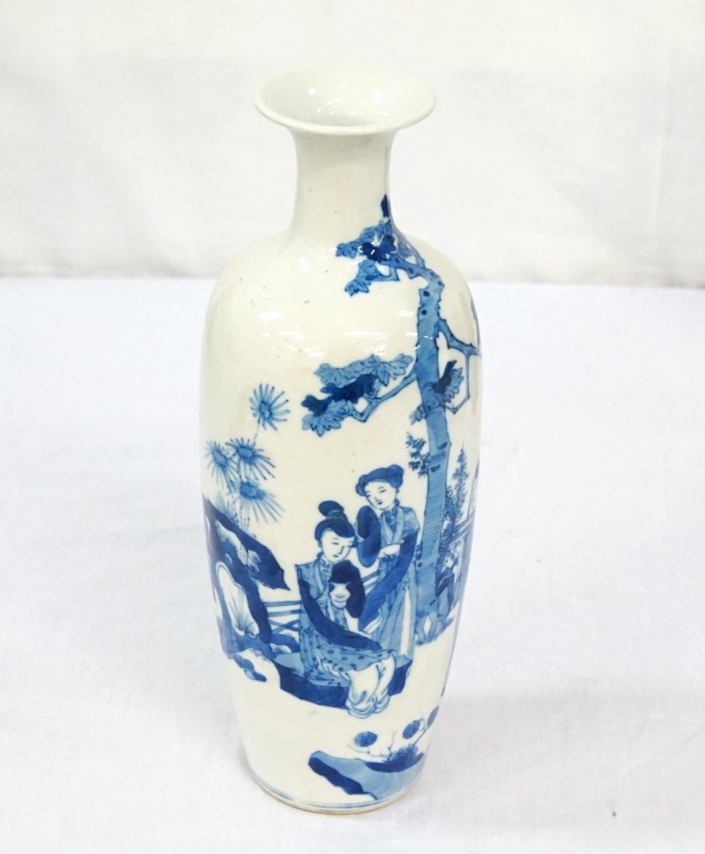 CHINESE BLUE ON WHITE PORCELAIN VASE early 20th century,