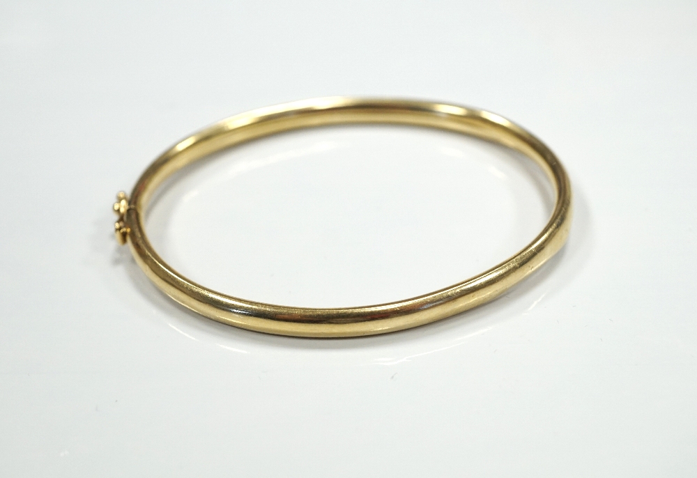 NINE CARAT GOLD BANGLE with safety clasp,
