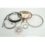 SELECTION OF FASHION JEWELLERY comprising a Links of London silver and black friendship bracelet,