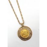 VICTORIAN GOLD SOVEREIGN COIN SET PENDANT the sovereign dated 1901,