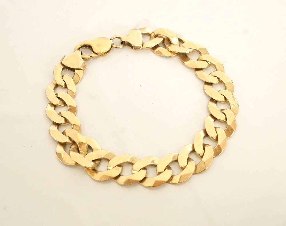 HEAVY NINE CARAT GOLD CURB LINK BRACELET approximately 33 grams