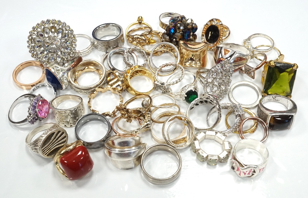 SELECTION OF SILVER AND OTHER RINGS including an aquamarine set silver ring and other stone set