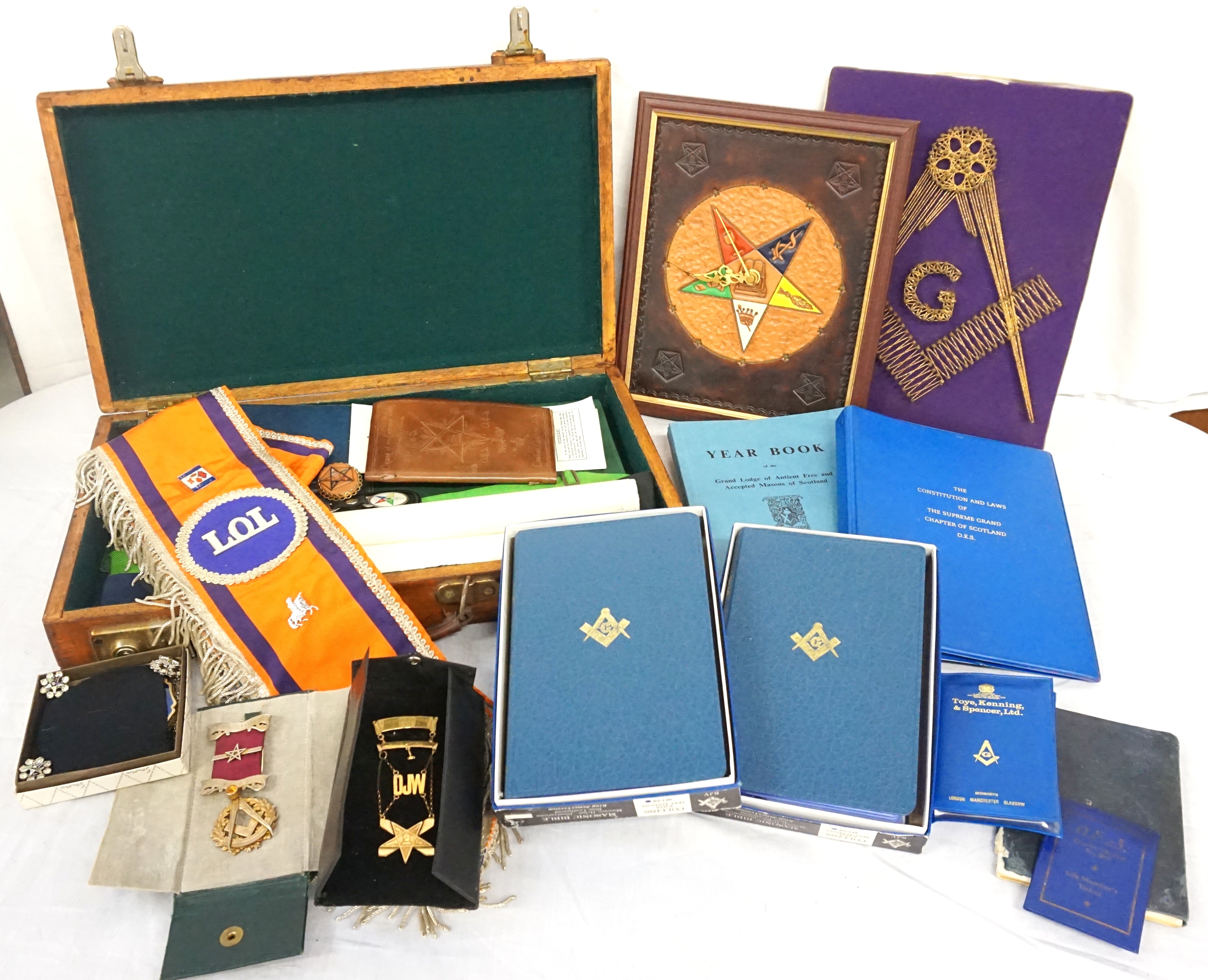 COLLECTION OF FAMILY RELATED MASONIC/EAS