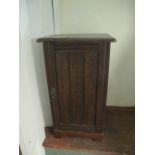 AN EDWARDIAN MAHOGANY BEDSIDE PEDESTAL with panel door on bracket feet 72cm (h) x 40cm (w) x 37cm