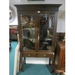 AN EDWARDIAN MAHOGANY CHINA DISPLAY CABINET with blind fret frieze on square tapering legs 172cm