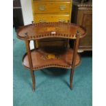 AN EDWARDIAN MAHOGANY INLAID TWO TIER TABLE of kidney shaped outline joined by moulded uprights on