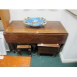 A VICTORIAN MAHOGANY DROP LEAF TABLE on baluster legs