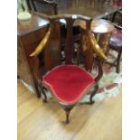 A GOOD EDWARDIAN MAHOGANY CORNER CHAIR the moulded top rail above a solid vase shaped splat with