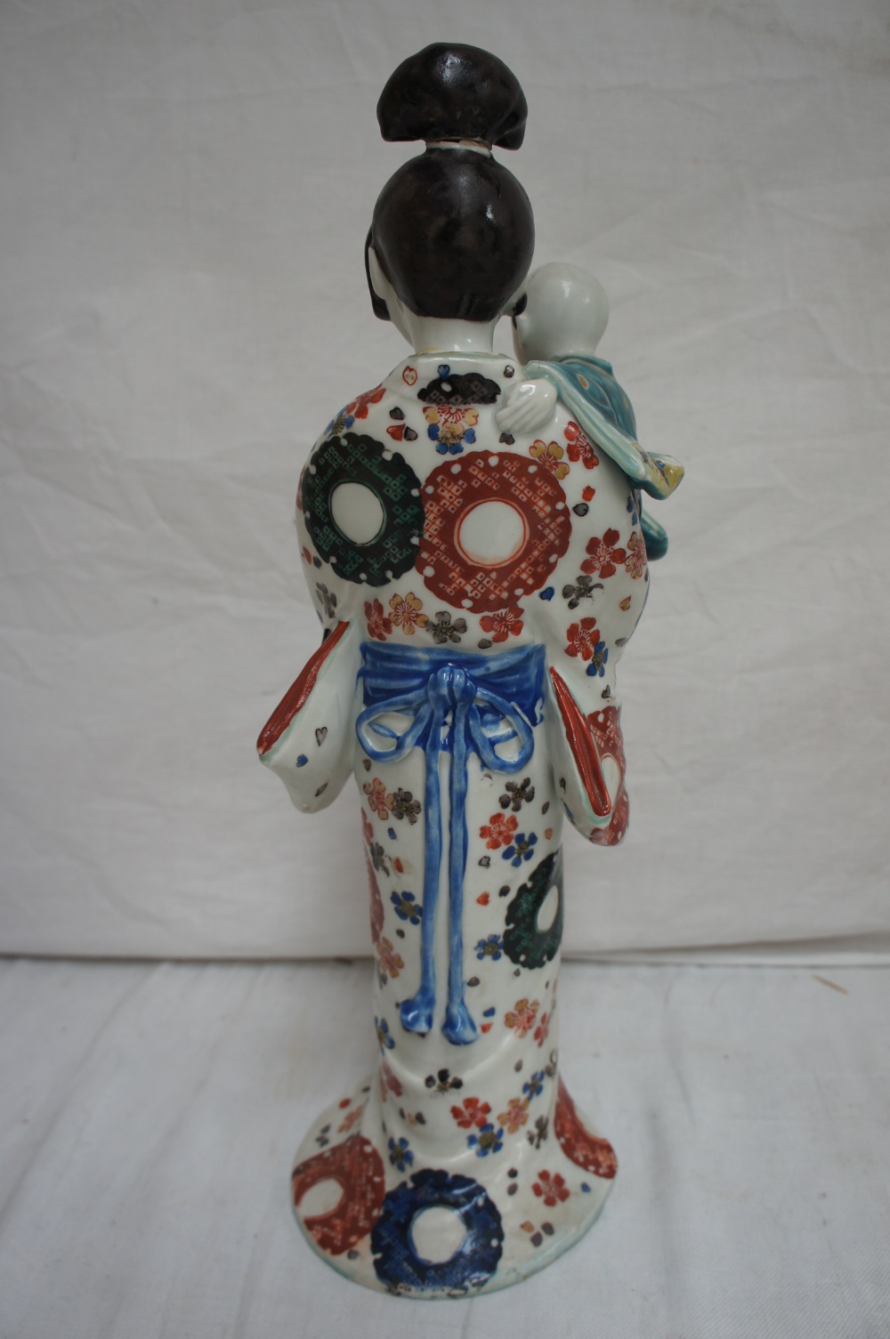 Japanese pocelain figure of mother and child. Ht. 14.25 ins. - Image 2 of 3