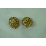 Pair 18ct gold oval designer ear clips. 18g