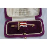 18ct gold bar brooch with red and white flag symbol to centre