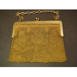 9ct gold chain-mail bag with chain handle and sovereign purse to inside. 245g, 155 x 120 mm