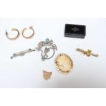 A small quantity of assorted jewellery items including a pair of 9ct gold earrings and a 9ct gold