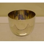 A silver tumbler cup. 2.75in (7cm diameter) Maker G F Lowe, Chester 1937. 4.25oz (132cm)