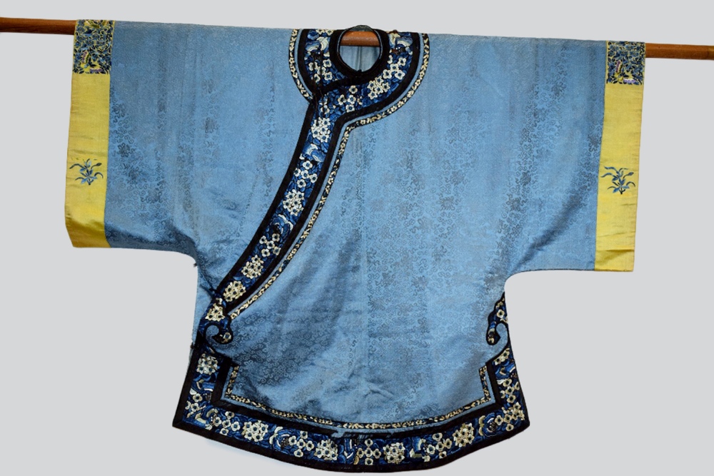 Chinese Han woman's silk outfit, 19th century, comprising a fine pale blue silk damask robe woven