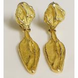 Toxotis - a pair of 18ct yellow gold earrings of pendant form the upper sections as a nugget with