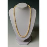 A string of evenly sized cultured pearls with 9ct gold clasp,