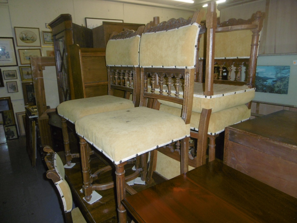 A FRENCH EXTENDING TABLE AND EIGHT CHAIRS