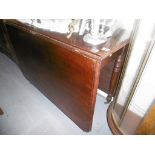 A VICTORIAN MAHOGANY GATE LEG TABLE