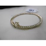AN 18CT GOLD & DIAMOND BANGLE TOTAL APPROXIMATELY 4CT