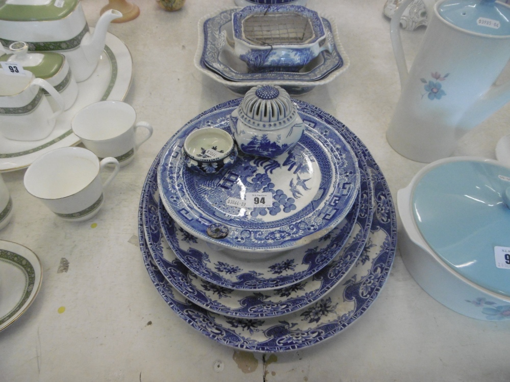 COLLECTION OF BLUE AND WHITE CHINA - Image 3 of 3