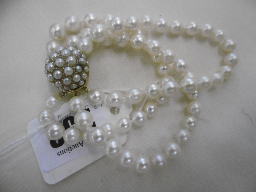 A CULTURED PEARL BRACELET WITH 9CT GOLD CLASP - Image 2 of 3