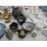 AN ASSORTMENT OF POTTERY WARE