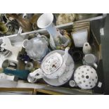 A QUANTITY OF CHINAWARE