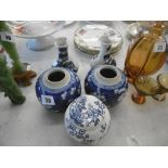 FIVE ITEMS OF CHINESE BLUE AND WHITE CHINA A/F