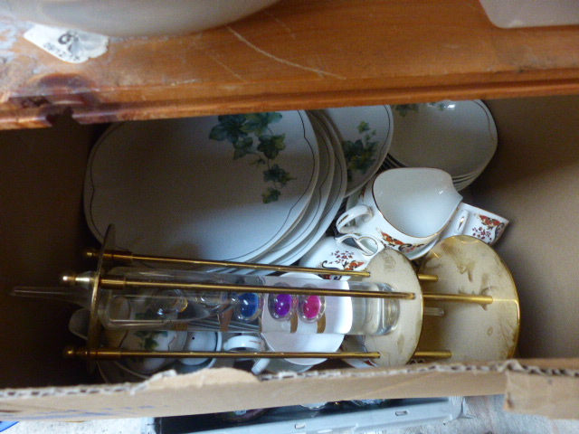 Box of mixed ceramics including Imari and Colclough