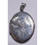 SILVER LOCKET. Sterling silver oval locket