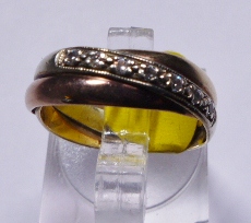 GOLD RUSSIAN WEDDING RING. 9ct gold stone set tri colour Russian wedding ring, size I