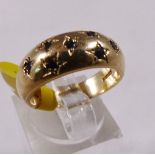 9CT SAPPHIRE RING. 9ct gold sapphire set band ring, size N