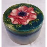 MOORCROFT ROSES POT. Moorcroft Roses round lidded powder ball, H ~ 5cm