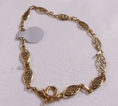 9CT BRACELET. 9ct gold fancy bracelet