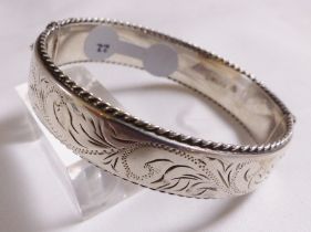 SILVER HINGED BANGLE. Sterling silver vintage 1977 hinged bangle