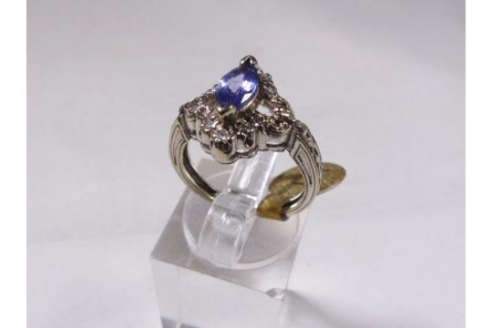 14CT DIAMOND TANZANITE RING. 14ct white gold diamond and marquise cut tanzanite 0,75ct ring