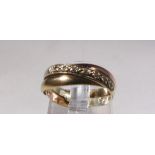 9CT BAND RING. 9ct tri colour gold stone set band ring, size I/J