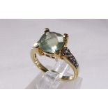 9CT GOLD RING. 9ct gold prehnite and topaz ring, size N
