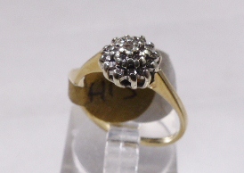 9CT DIAMOND CLUSTER RING. 9ct gold diamond cluster ring
