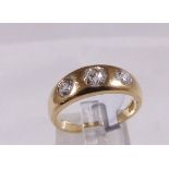 18CT GYPSY RING. 18ct gold antique 1,00ct three stone diamond gyspy ring, size O