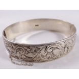 SILVER VINTAGE BANGLE. Sterling silver vintage solid hinged bangle