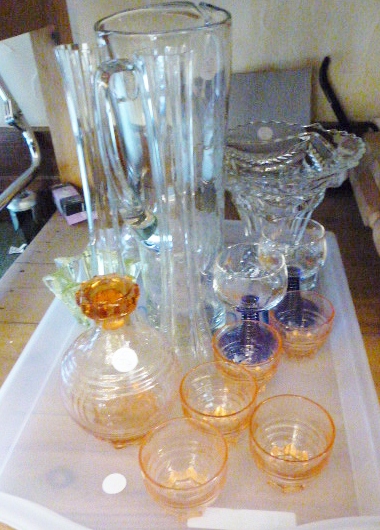 ASSORTED GLASSWARE. Tray of assorted coloured glassware