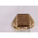 9CT SIGNET RING. 9ct gold 1970s solid signet ring, size P/Q