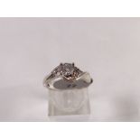 18CT DIAMOND RING. 18ct white gold 0,50ct diamond ring with 0,33ct centre stone, size J