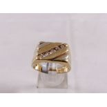 9CT DIAMOND RING. 9ct gold 0,25ct gents diamond signet ring, size L