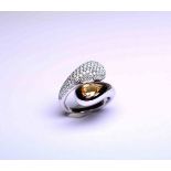 Bague "vous et moi" sertie d'une part de 135 diamants pour 1,70 c qualité G/VS et de l'autre en clos