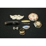 BROOCHES - a selection of brooches to include a Art Deco silver double clip diamante brooch,