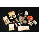 CUFF LINKS - a selection of cuff links to include a pair of 9ct gold cufflinks, gilt,